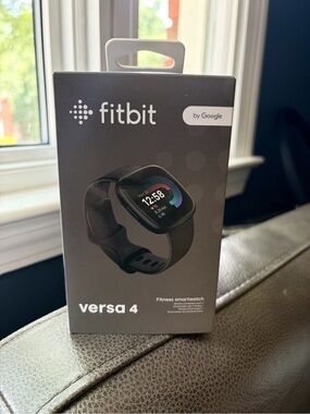 NWT / NIB Fitbit Versa 4 Fitness Smartwatch Black 24mm